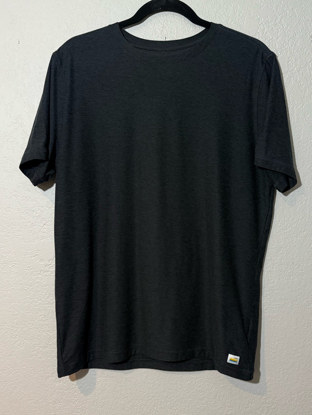 Vuori- Mens Strato Tech Tee. 4-Way Stretch, Athletic Quick Dry Size Medium